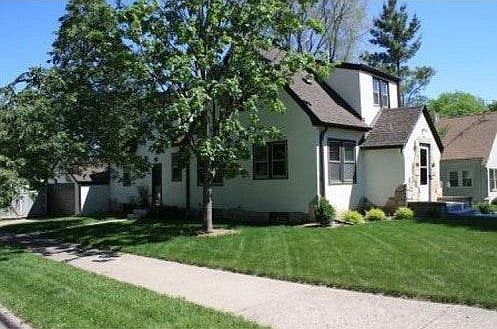 Beautiful exterior with tons of charm!