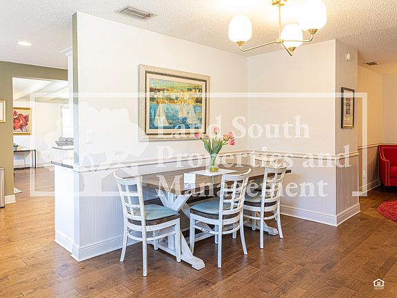 4th image of 327 Easton Dr