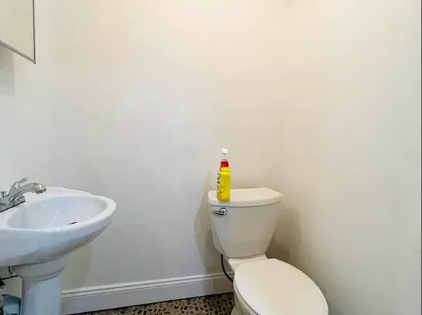 196 Cornelia Street image 8 of 12