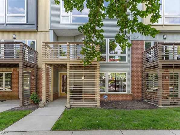1266 W 74th St, Cleveland, OH 44102