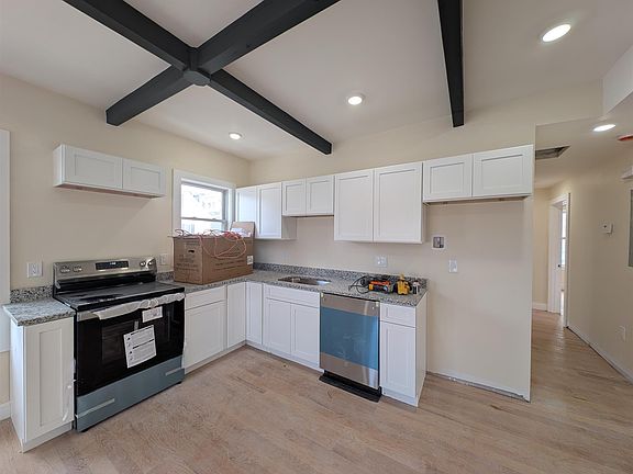 4th image of 5 Lowell Cir #3