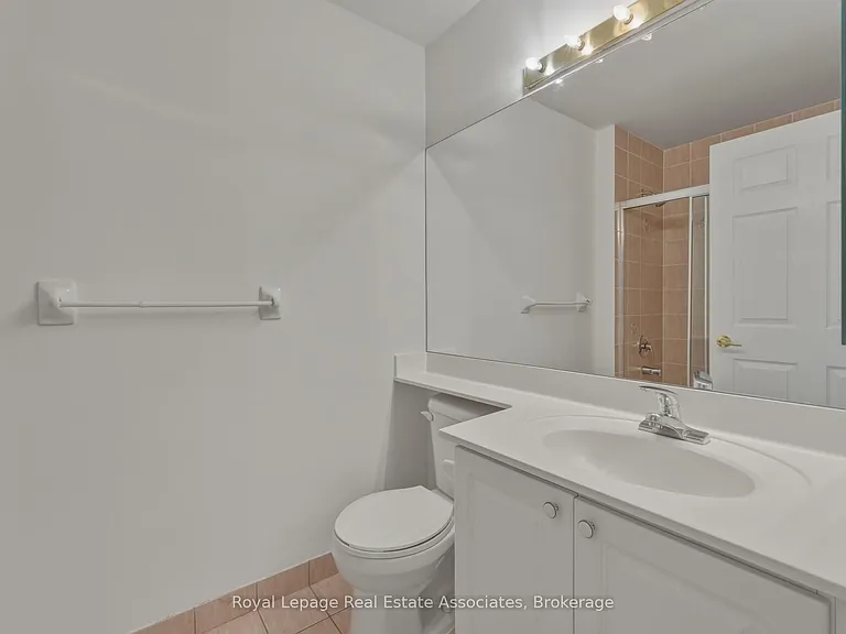25 Kingsbridge Garden Cir #2424 — Photo 15