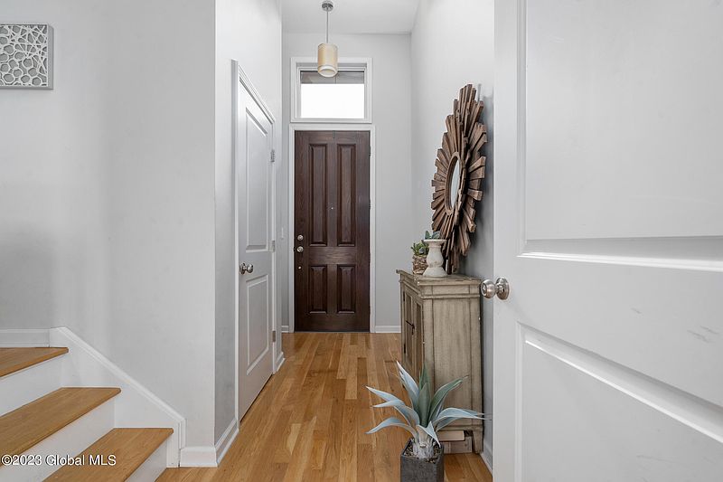 2nd image of 1 Bryn Mawr Court