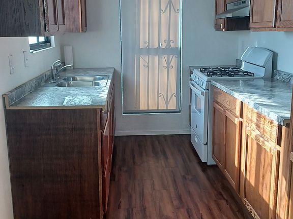 5th image of 10744 Chert St