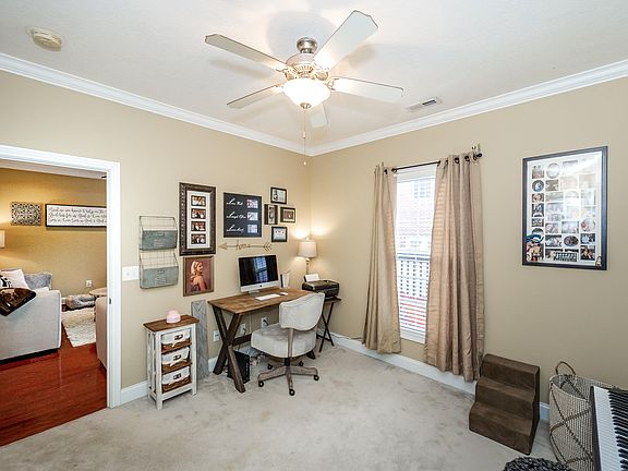 4th image of 716 Yorkland Way