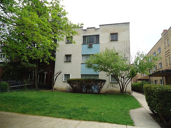 2nd image of 1628 W Touhy Ave