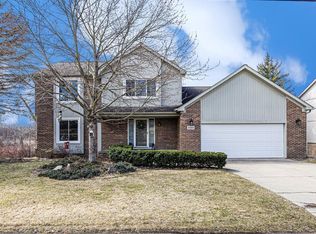 2223 Charms Ravine Dr, Wixom, MI 48393