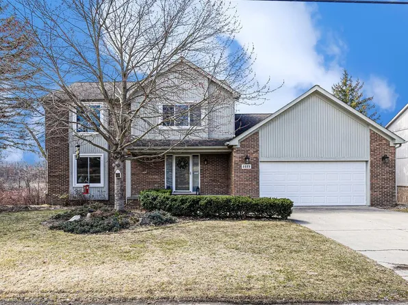 2223 Charms Ravine Dr, Wixom, MI 48393