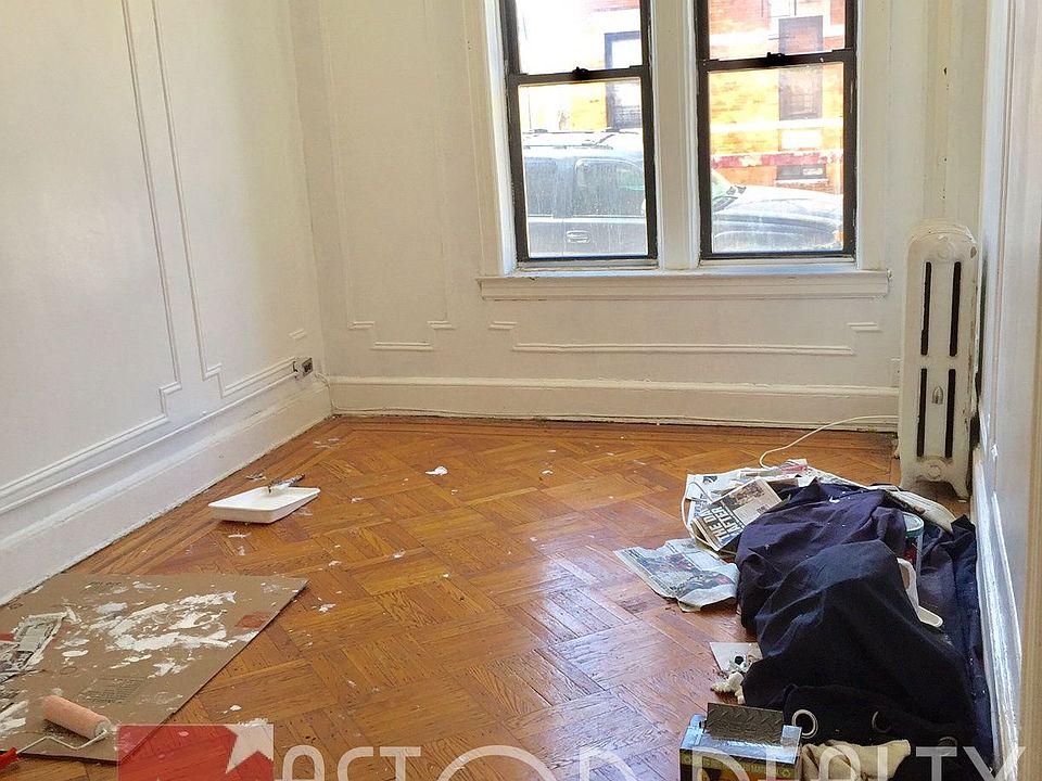 2nd image of 3004 47th St APT 1R