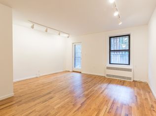220 Lincoln Pl #1R, Brooklyn, NY 11217