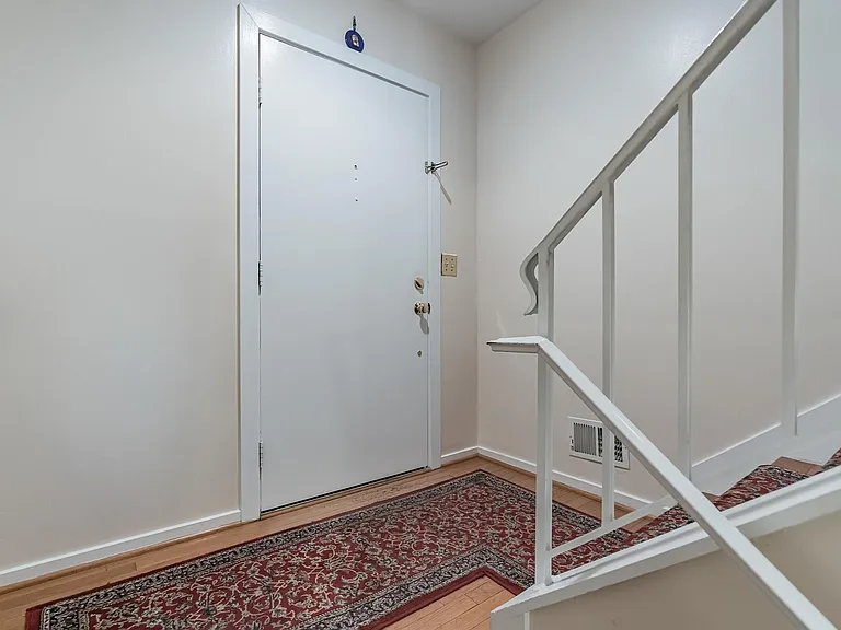 6031 Clerkenwell Ct — Photo 4