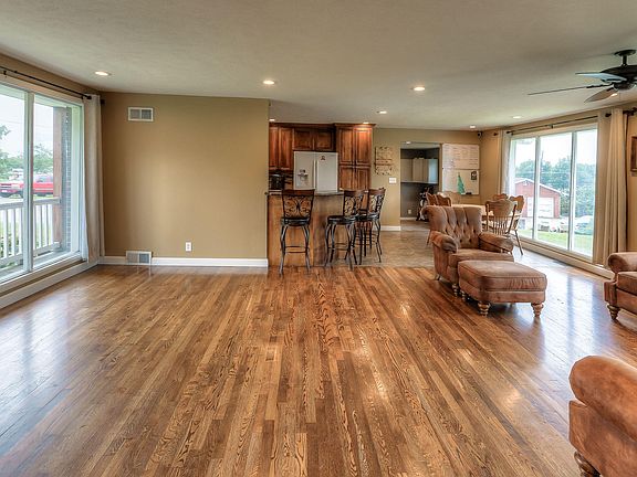 5th image of 15032 Pinehurst Dr