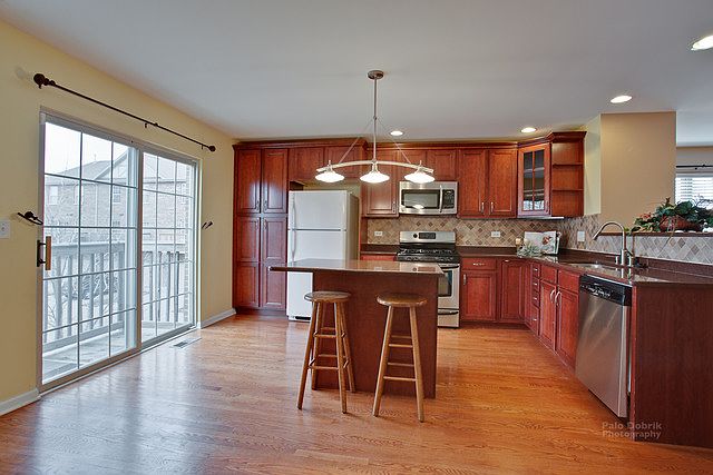 1st image of 420 N Eric Dr