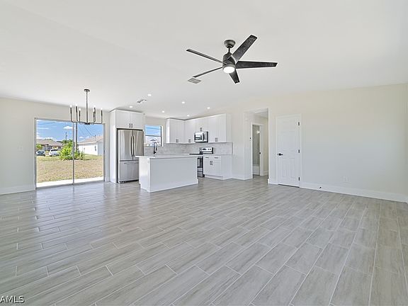 3rd image of 607 SW 25th Ln