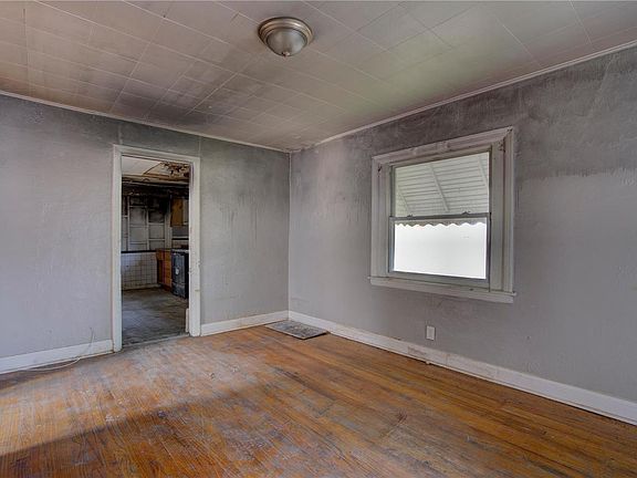 4th image of 7036 Lena Ave