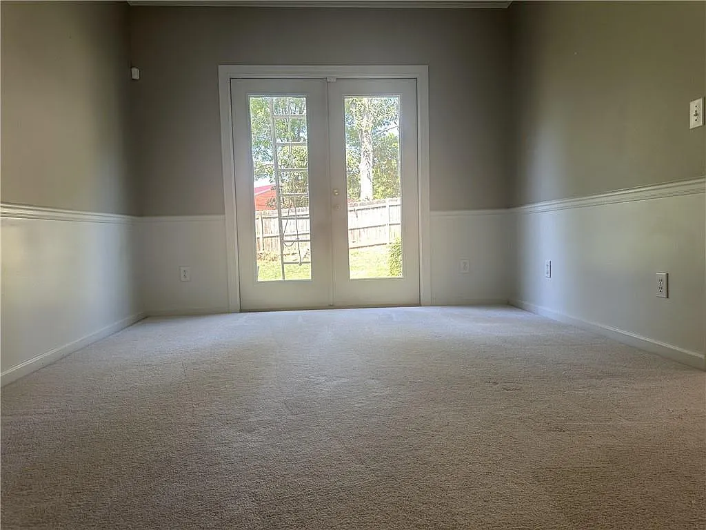 4 bed, 2.5 bath, 2433 sqft, $3,200 — Photo 4