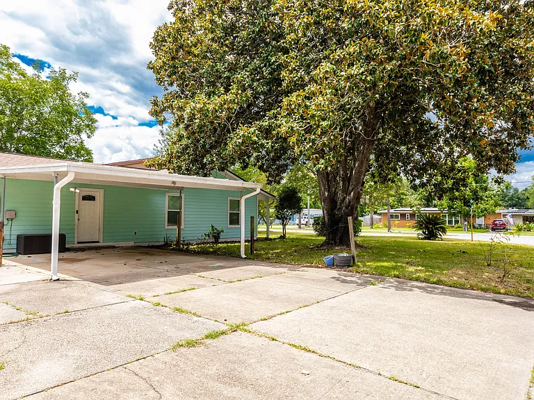 308 Hollywood Blvd SE — Photo 48