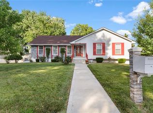 201 NW Shamrock Ave, Lees Summit, MO 64081