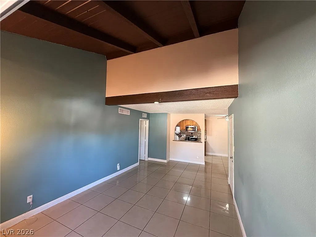 2 bed, 1.0 bath, 945 sqft, $1,450 — Photo 3