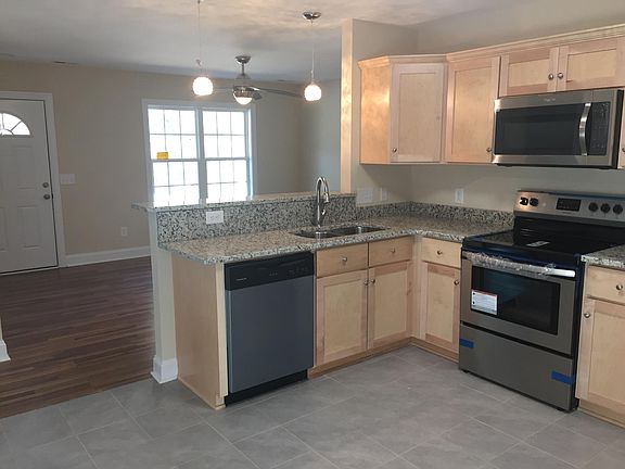 Spacious kitchen with granite counters and all new stainless
