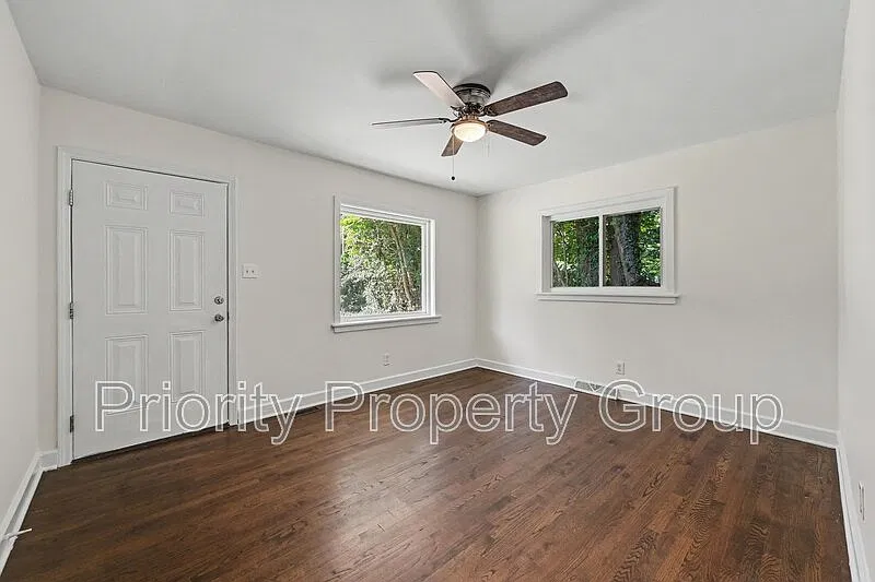 2 bed, 1.0 bath, 740 sqft, $1,395 — Photo 2