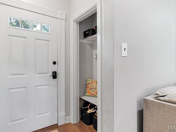 5th image of 968 Nancy Carol Ln
