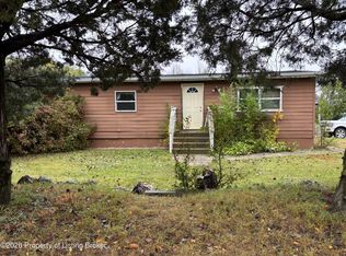 108 & 110 11th St S, Hettinger, ND 58639