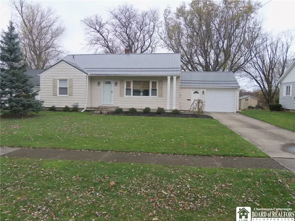 18 Greco Ln, Dunkirk, NY 14048