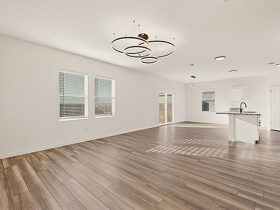 5th image of 361 Wren Ln