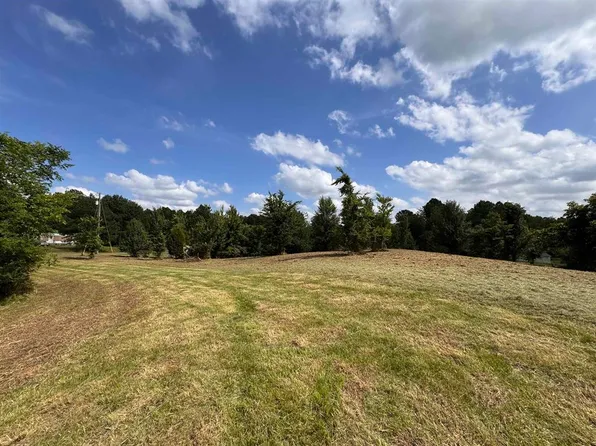 84 Mapleleaf Dr, Utica, KY 42376