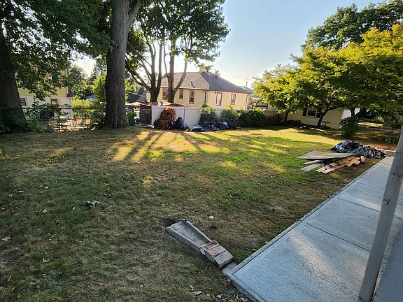 Spacious backyard(some work is still being done)