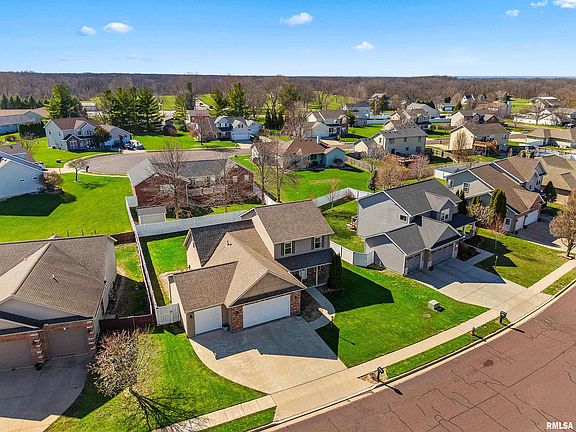 3rd image of 833 Stonelake Dr