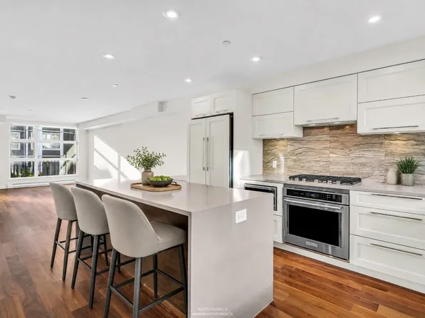 14820 Buena Vista Ave #11, White Rock, BC V4B 0B3