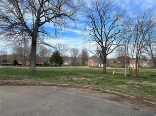 15 Pinehurst Dr, Farmington, MO 63640