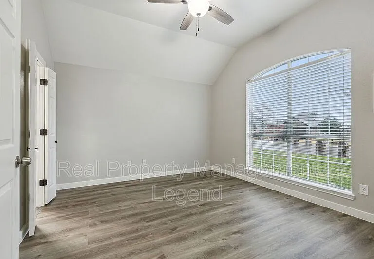 1800 Meadowlark Ln — Photo 14