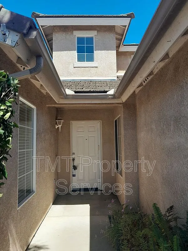 4 bed, 3.0 bath, 2312 sqft, $4,380 — Photo 2