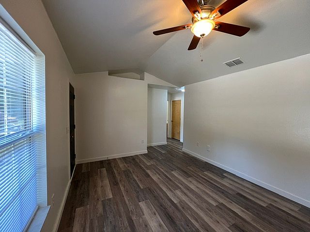 Living Room / Front entry