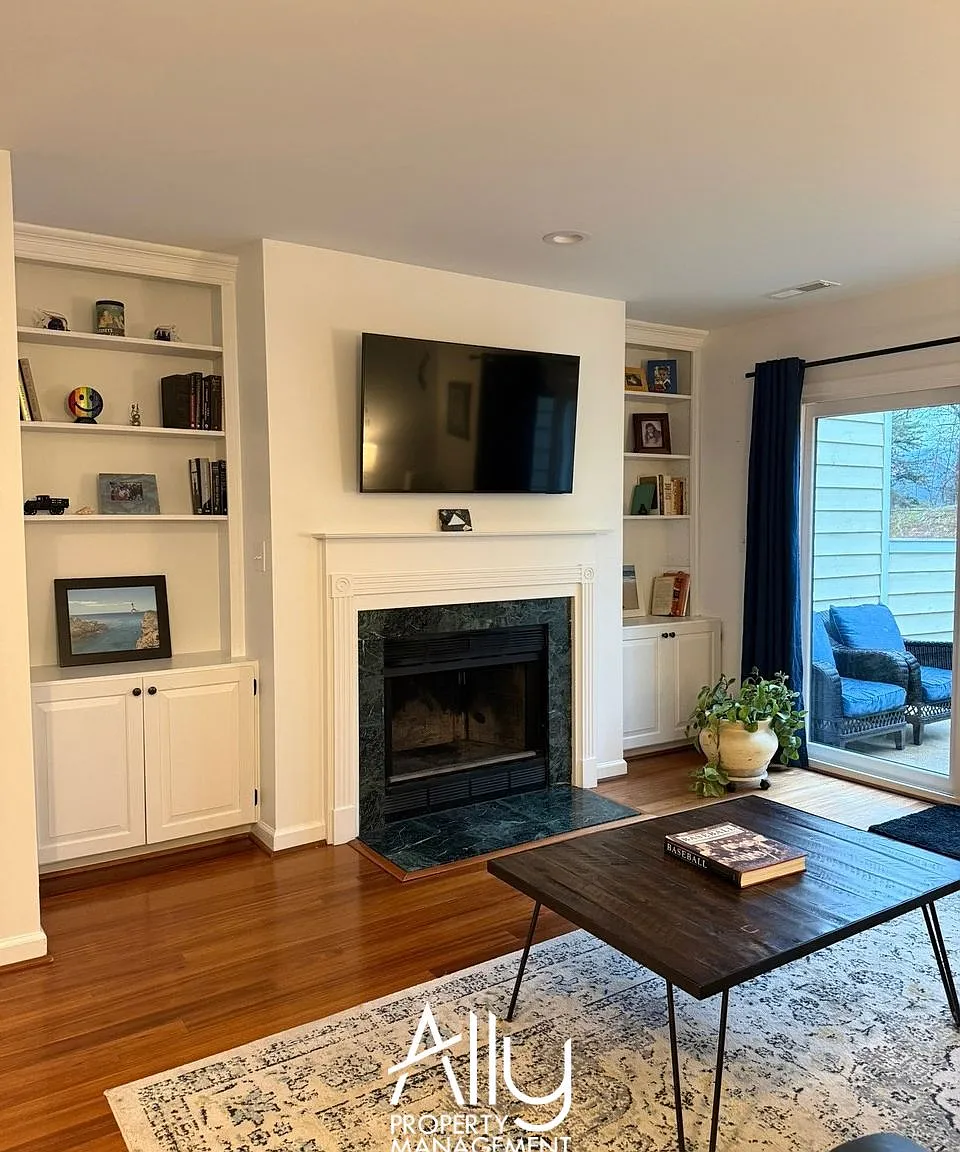 1327 Le Parc Terrace - 1 — Photo 3