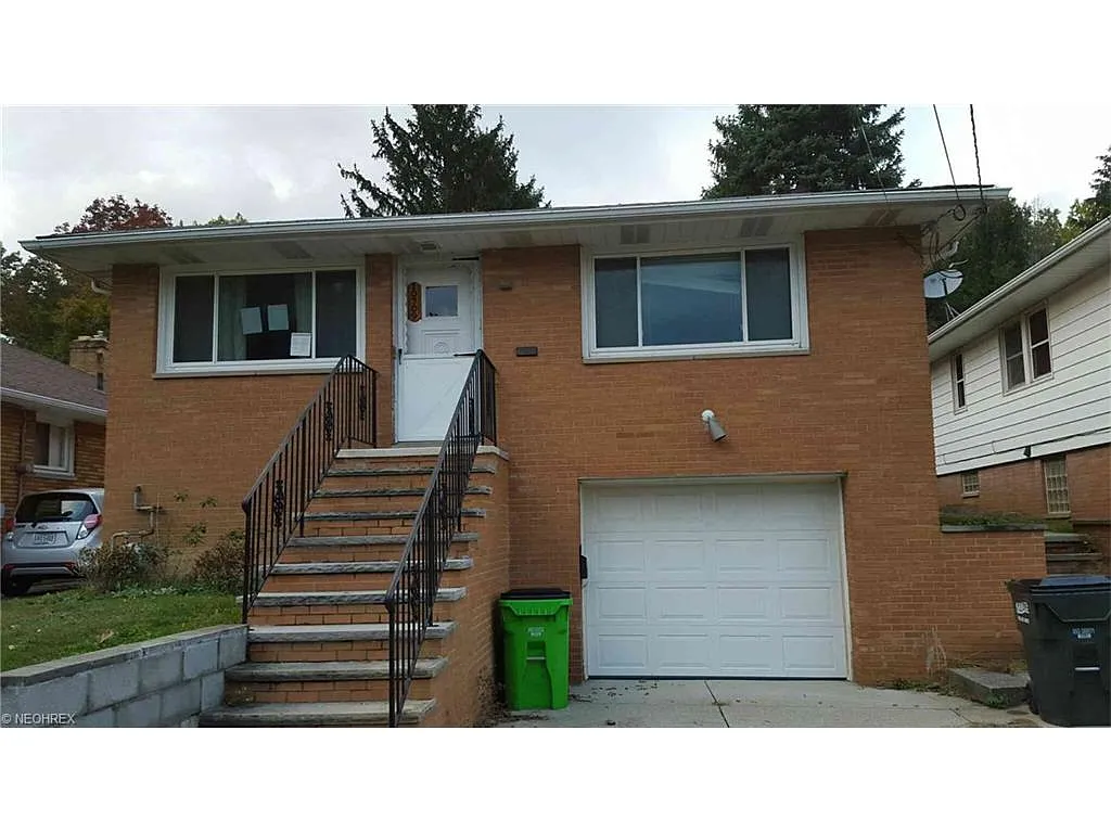 10709 Mountview Ave photo 1