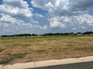 709 W 8th St, Litchfield, MN 55355