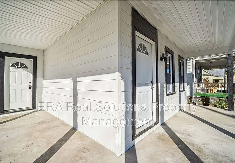105 Rodgers Ave — Photo 5