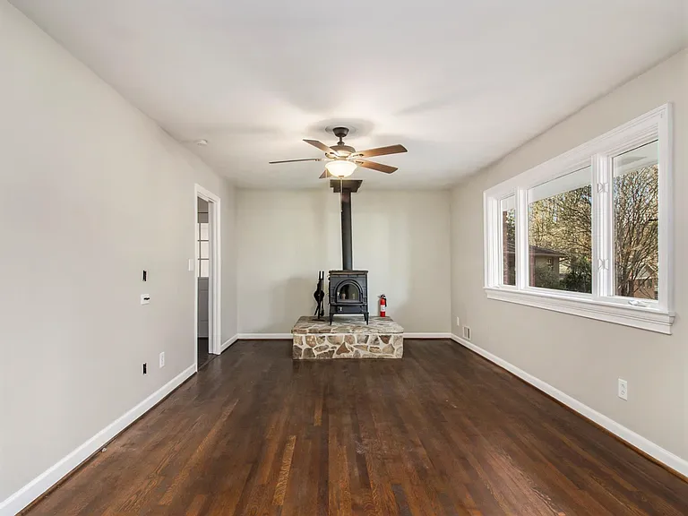 1623 Moncrief Cir — Photo 15