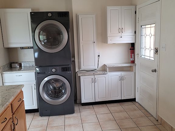 4th image of 951 Tennyson St