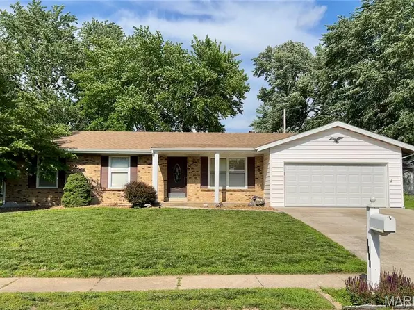 2828 Olde Gloucester Dr, Saint Charles, MO 63301
