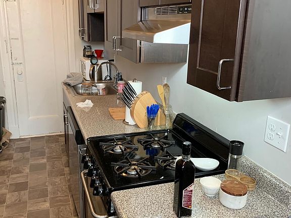 2nd image of 218 Kelton St #5