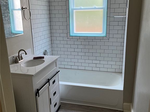 4th image of 3922 Brooklyn Ave