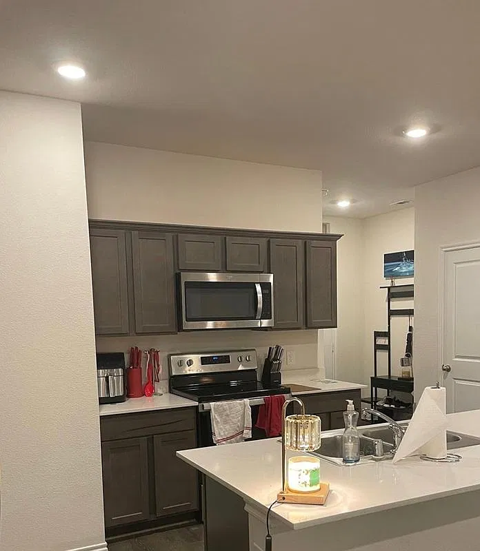 4 bed, 2.0 bath, 1943 sqft, $2,550 — Photo 3