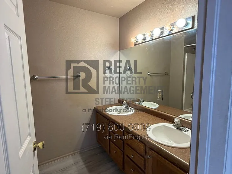 996 S Palomar Dr — Photo 6