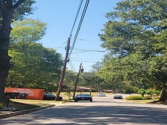 Exterior Neighborhood (street photo)