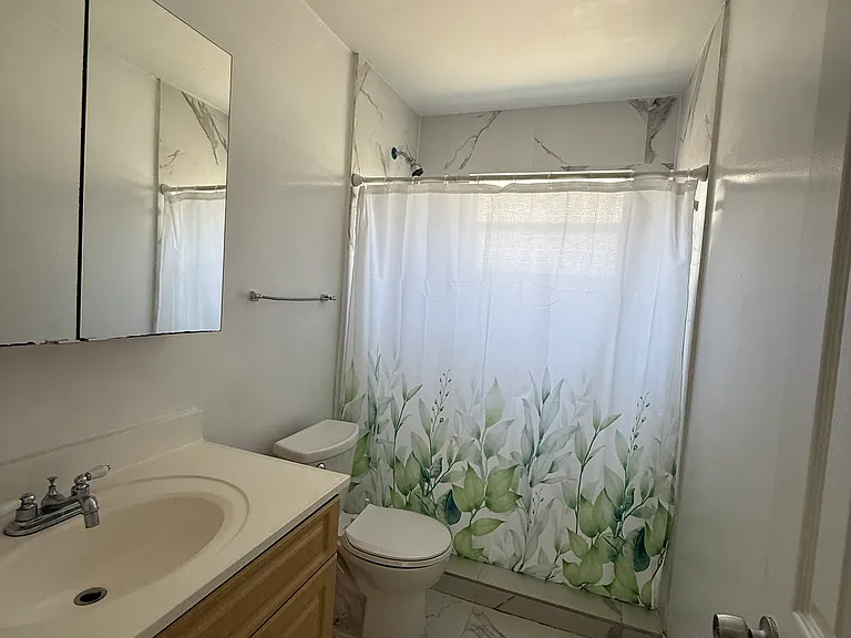 915 NE 8th St #206 — Photo 15